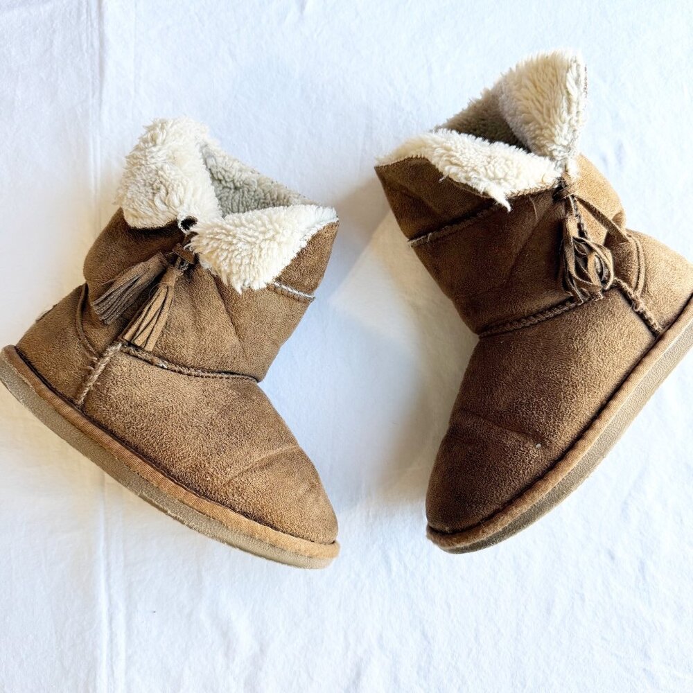 Kids Brown Faux Suede Faux Fur Lined Ankle Boots With Tassel Detail Size 3Y